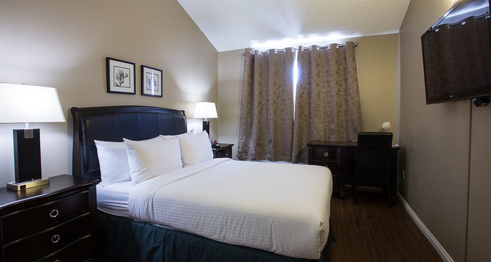 Capital Suites Yellowknife Exteriör bild