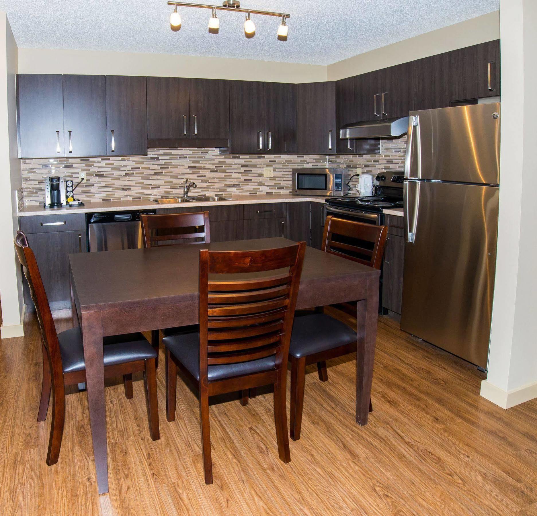 Capital Suites Yellowknife Exteriör bild