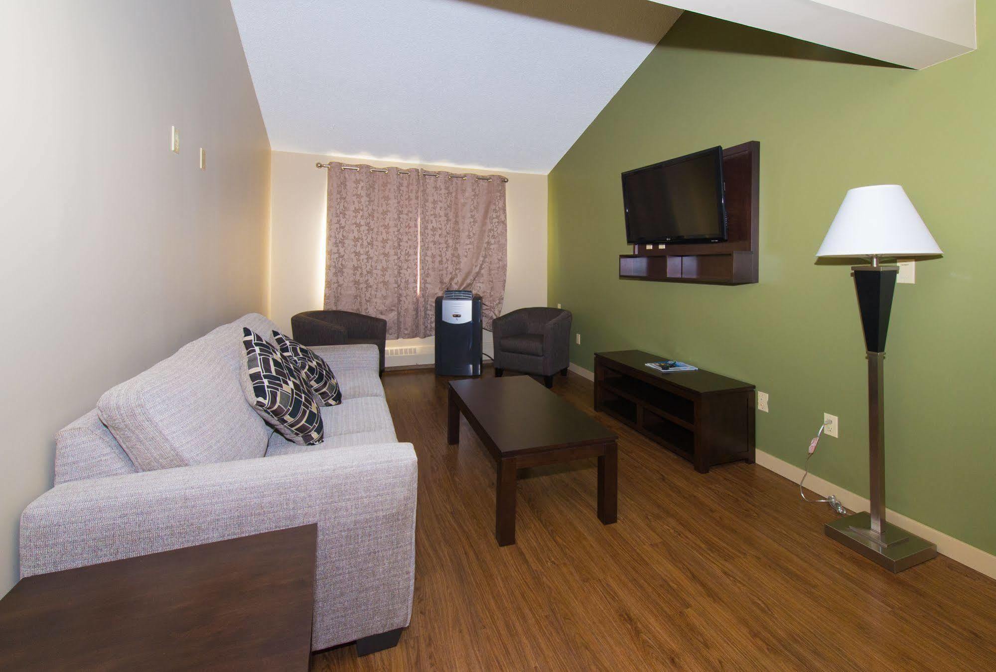 Capital Suites Yellowknife Exteriör bild