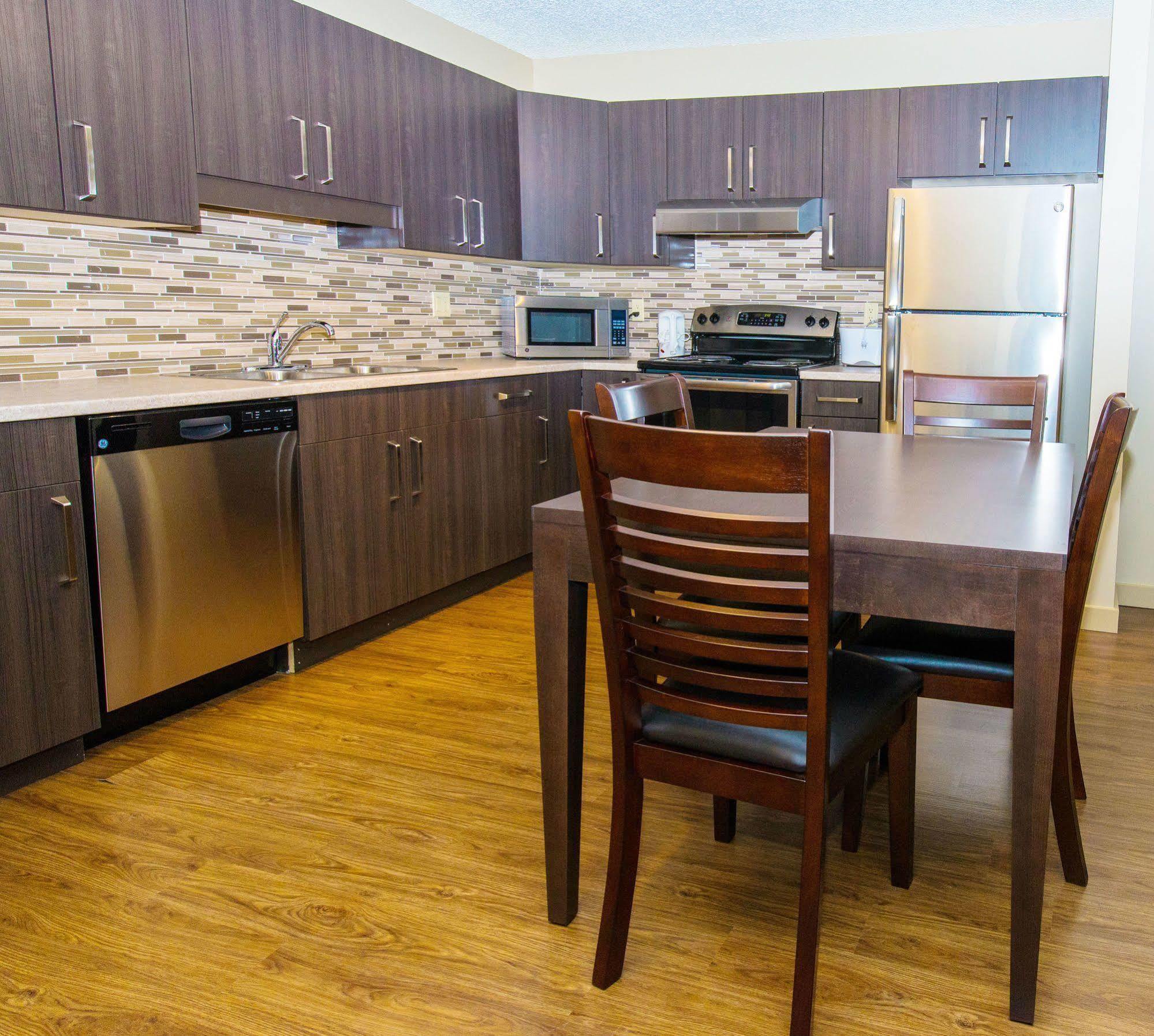 Capital Suites Yellowknife Exteriör bild