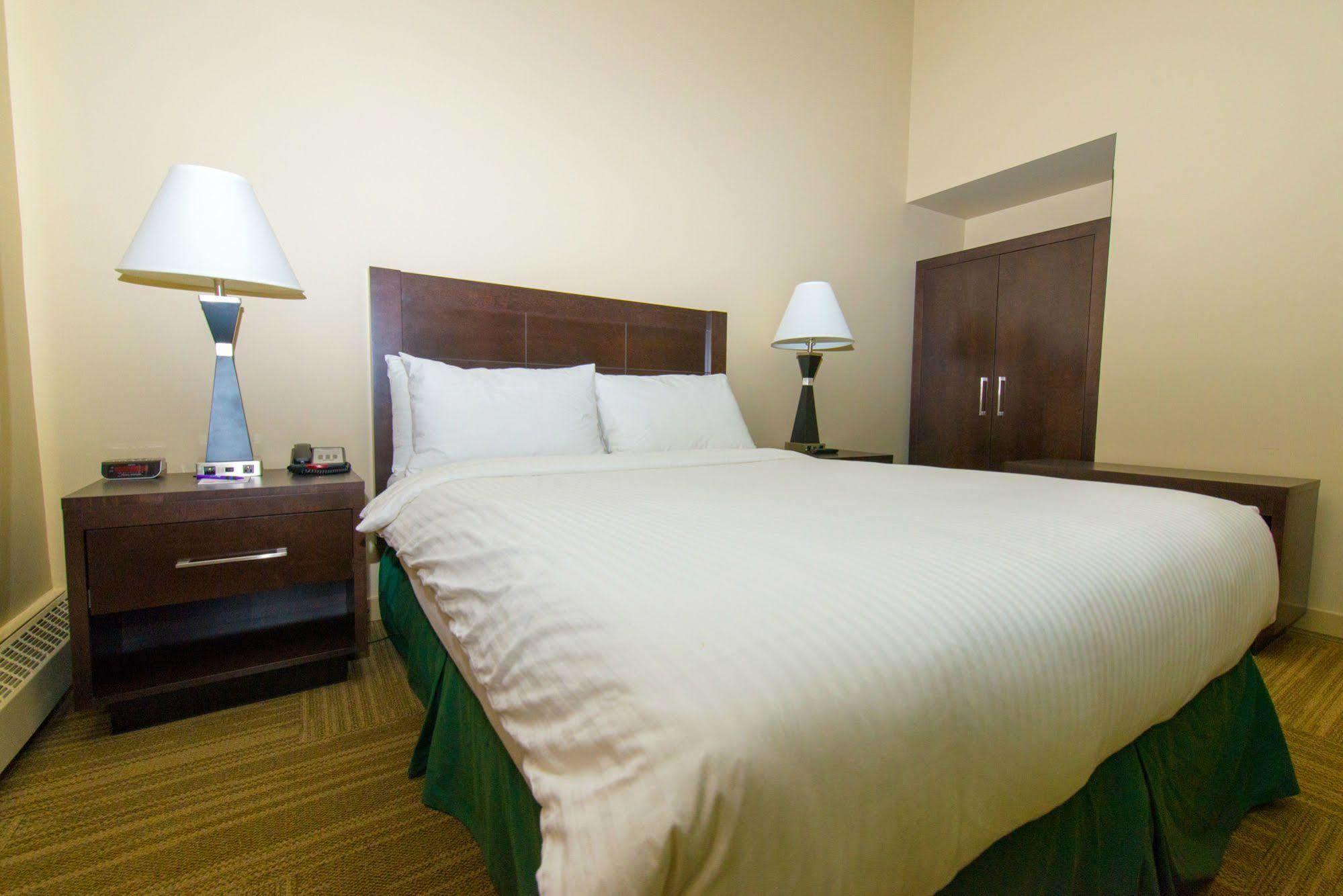 Capital Suites Yellowknife Exteriör bild