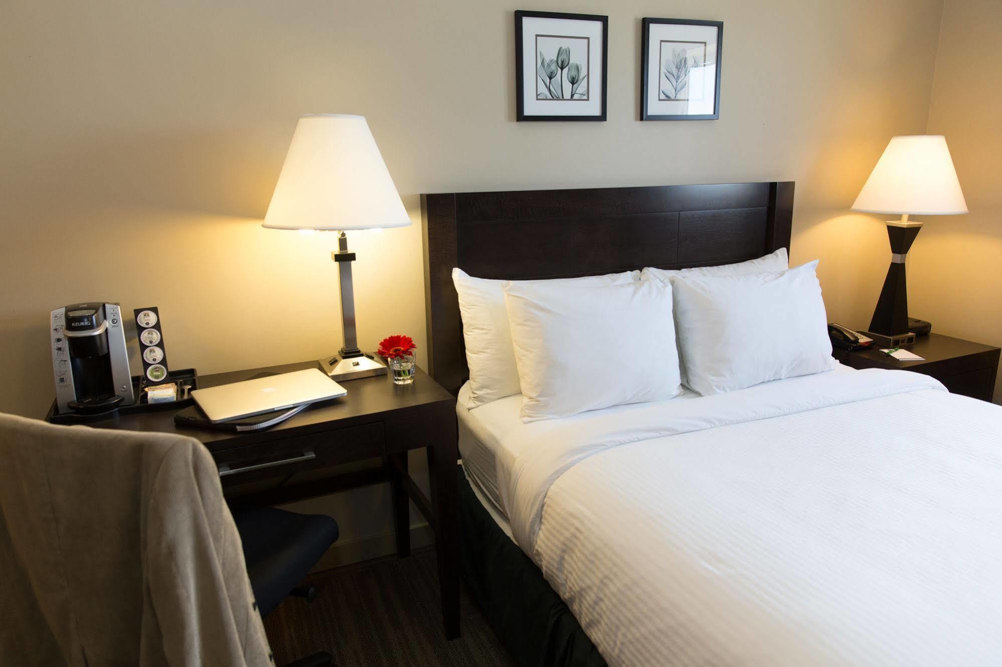 Capital Suites Yellowknife Exteriör bild